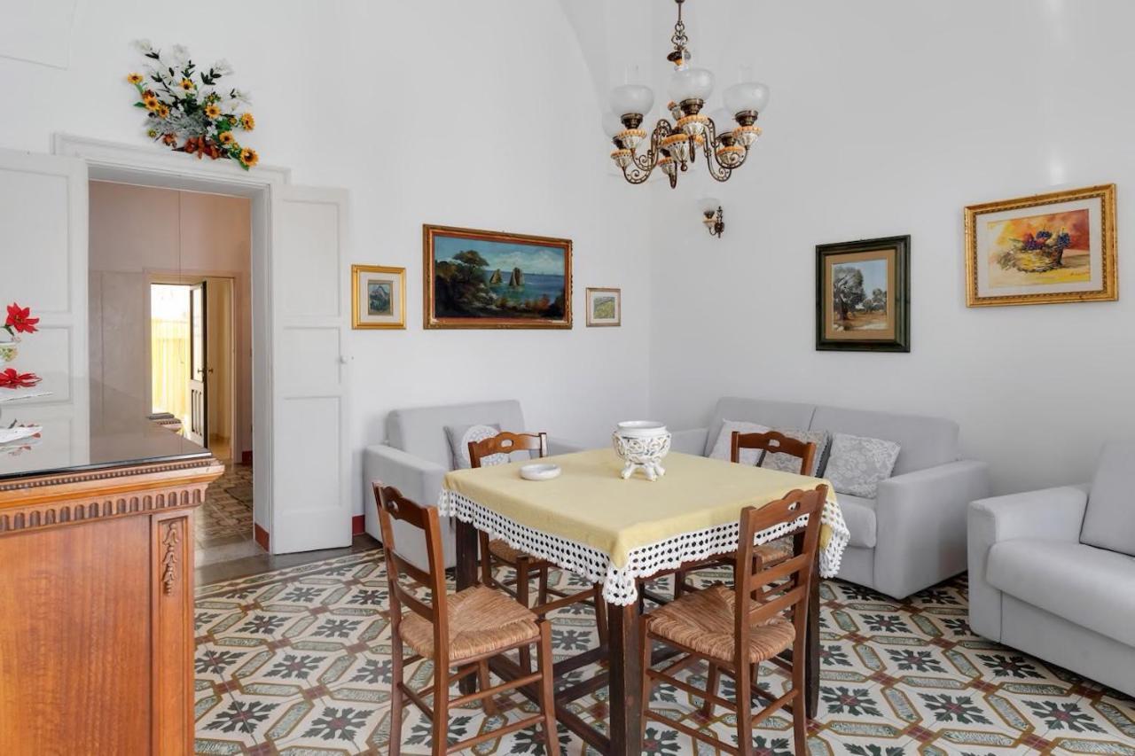 Apartamento La Torre Antica Dimora Giuggianello Exterior foto