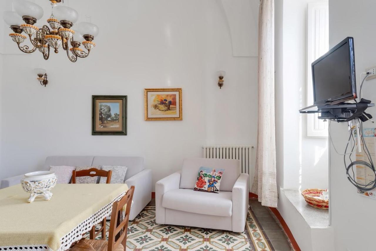 Apartamento La Torre Antica Dimora Giuggianello Exterior foto