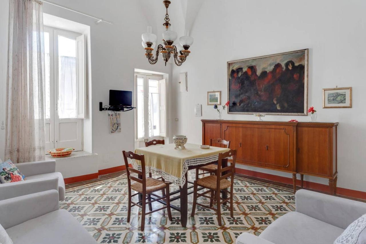 Apartamento La Torre Antica Dimora Giuggianello Exterior foto