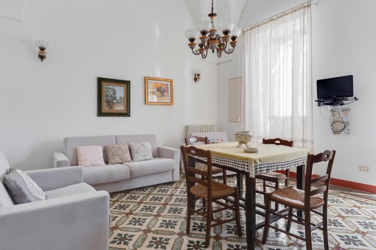 Apartamento La Torre Antica Dimora Giuggianello Exterior foto