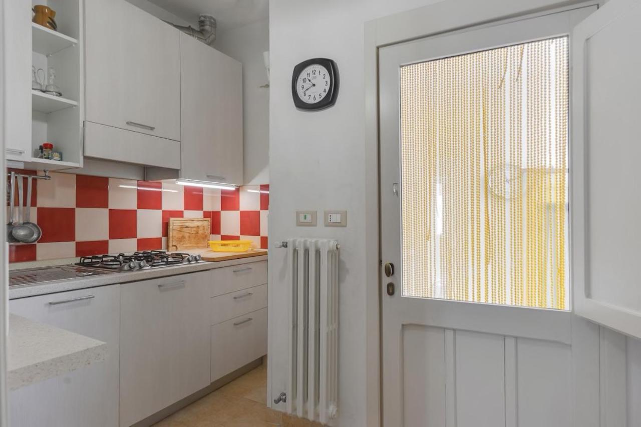 Apartamento La Torre Antica Dimora Giuggianello Exterior foto