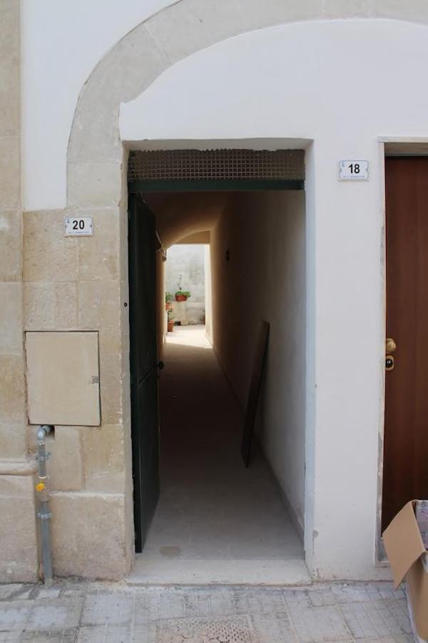 Apartamento La Torre Antica Dimora Giuggianello Exterior foto